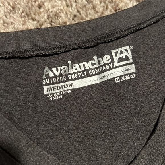 Avalanche extra soft v-neck tee - Picture 2 of 3